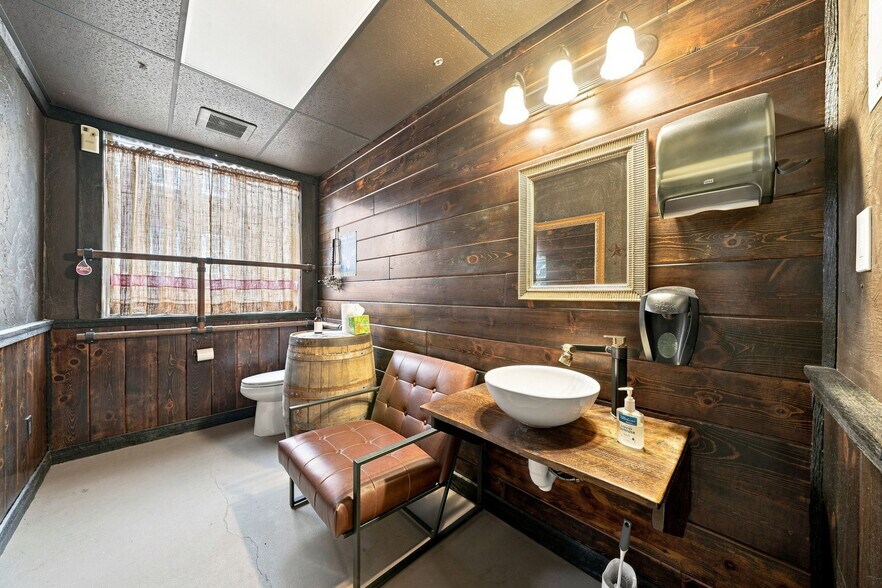 More Photos Of 68 W Maiden St, Washington Freestanding For Sale