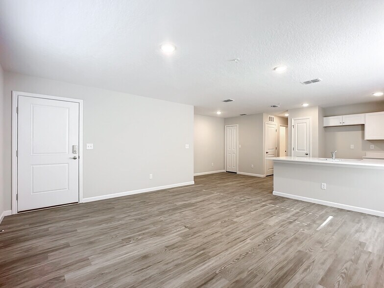 More Photos Of 6421 Breezy Oaks Way, Jacksonville Apartments For Sale