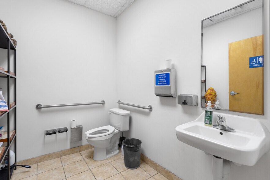 More Photos Of 1 Entin Rd, Clifton Manufacturing For Lease