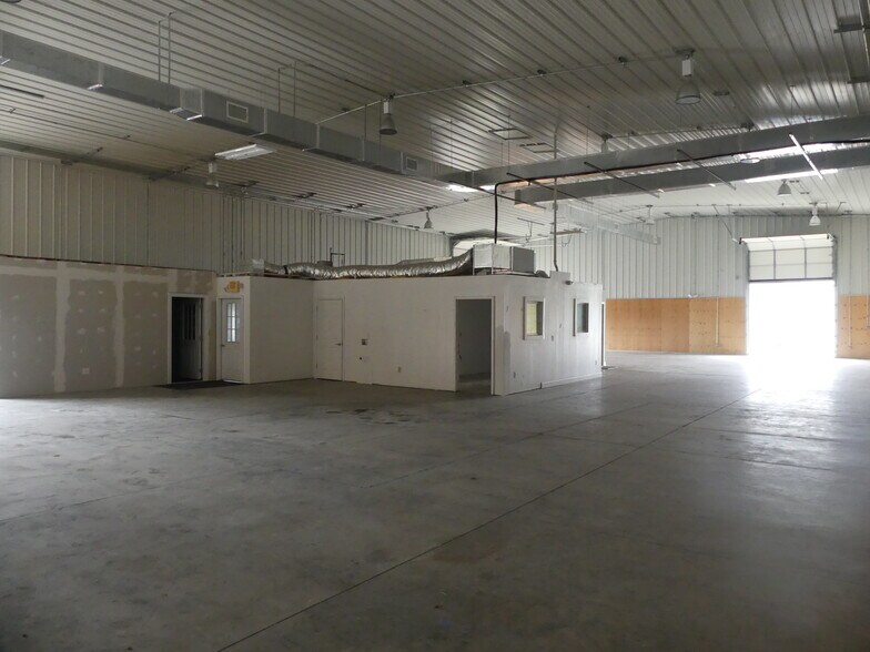 More Photos Of 125 Salem Creek Dr, Winston-Salem Warehouse For Lease