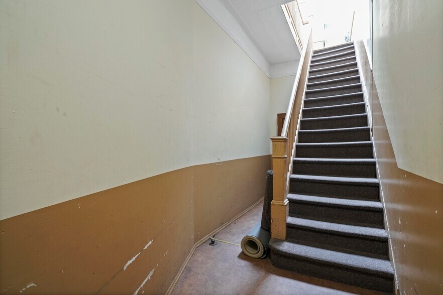 More Photos Of 1890 W 6th St, Brooklyn Storefront Retail Residential For Sale