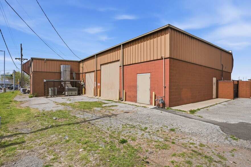 More Photos Of 1001 NW Sheridan Rd, Lawton Freestanding For Lease