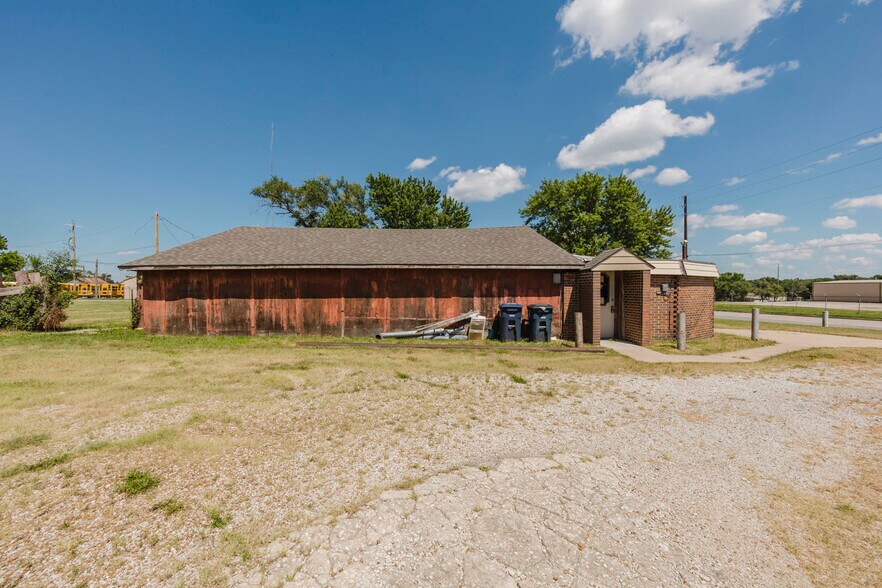 More Photos Of 1610 W 6th Ave, El Dorado General Retail For Sale
