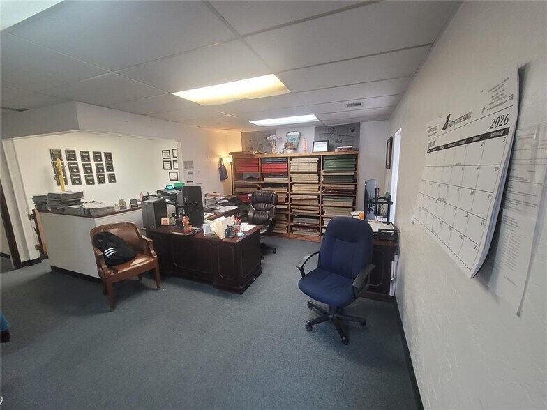 More Photos Of 405 N Harmon Ave, Watonga Office For Sale