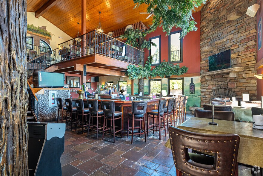 More Photos Of 7680 Grand Ave, Gurnee Restaurant For Sale