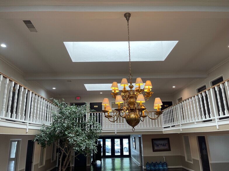 More Photos Of 207 W Hickory St, Denton Office For Sale