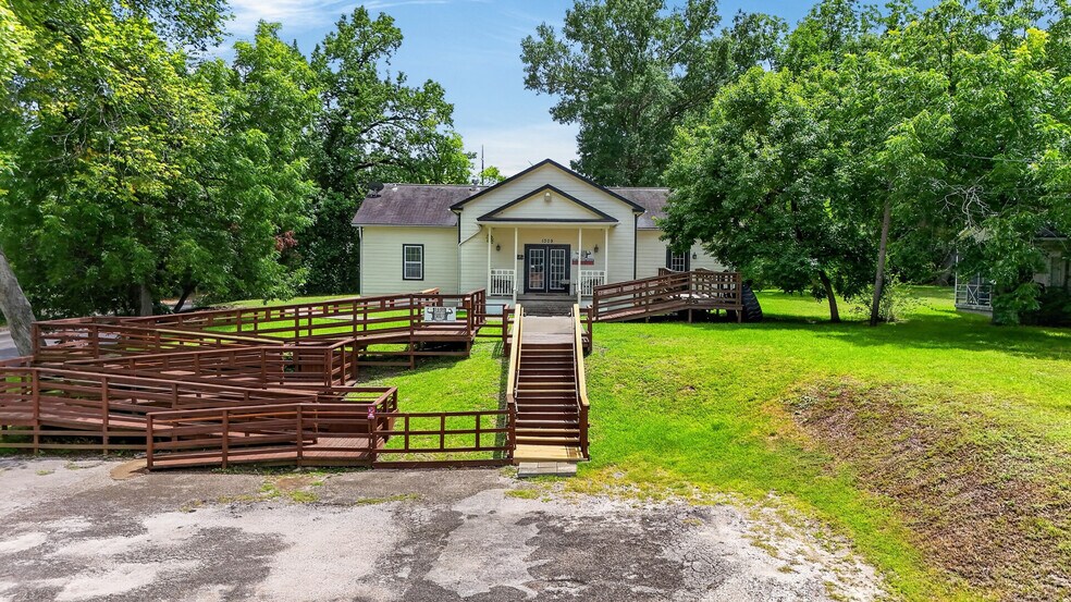 More Photos Of 1309 15th St, Huntsville Storefront Retail Residential For Sale