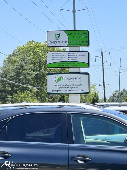 Primary Photo Of 4646 N Shallowford Rd, Dunwoody Medical For Sale