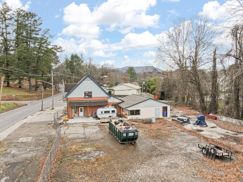 More Photos Of 595 N Main St, Waynesville General Retail For Sale
