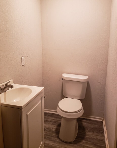 More Photos Of 1211 Gladstone, San Antonio Specialty For Sale