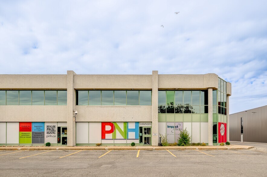 More Photos Of 1925-1985 Boul Hymus, Dorval Light Distribution For Lease