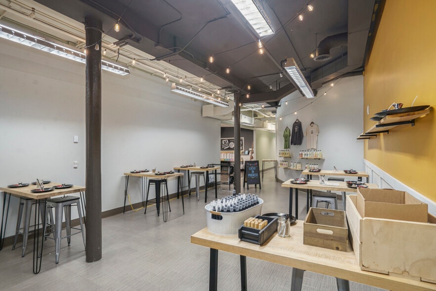 More Photos Of 166 S Kalamazoo Mall, Kalamazoo General Retail For Lease