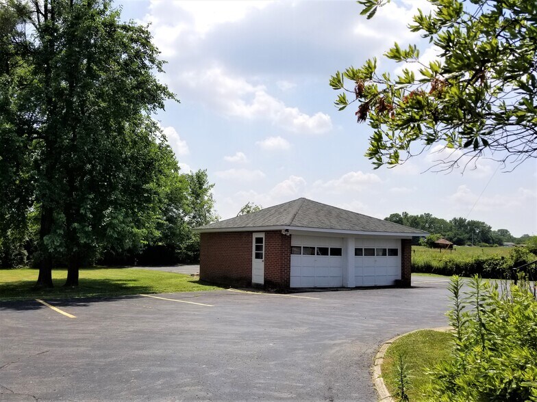 More Photos Of 2527 W Dublin Granville Rd, Columbus Veterinarian Kennel For Sale