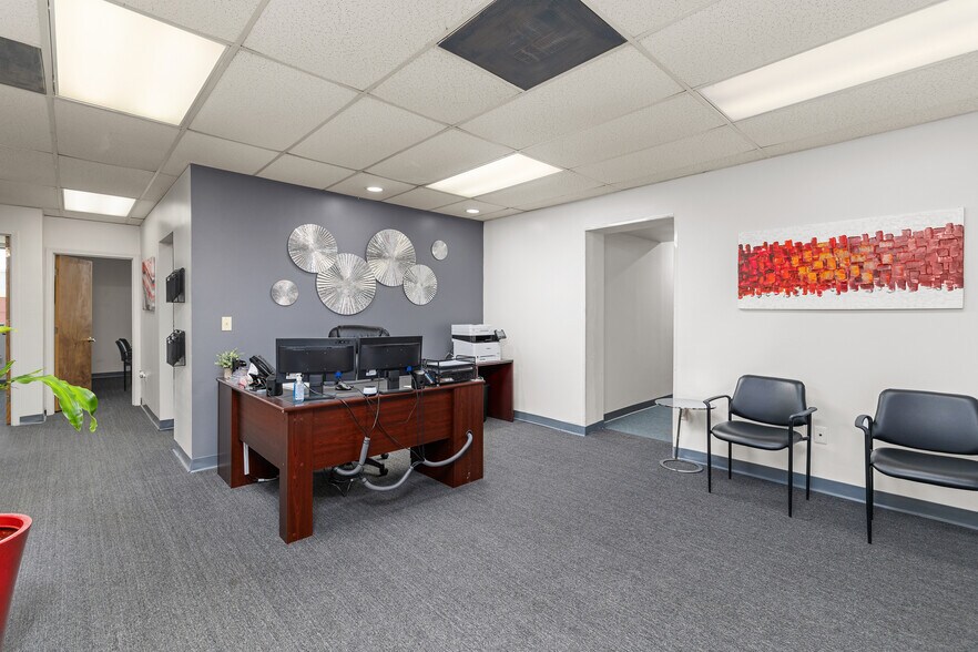 More Photos Of 11520 St. Charles Rock Rd, Bridgeton Medical For Lease