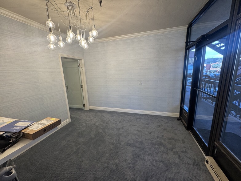 More Photos Of 533 E Hopkins Ave, Aspen Office For Lease