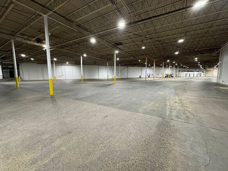 More Photos Of 1030 E New York St, Indianapolis Warehouse For Lease