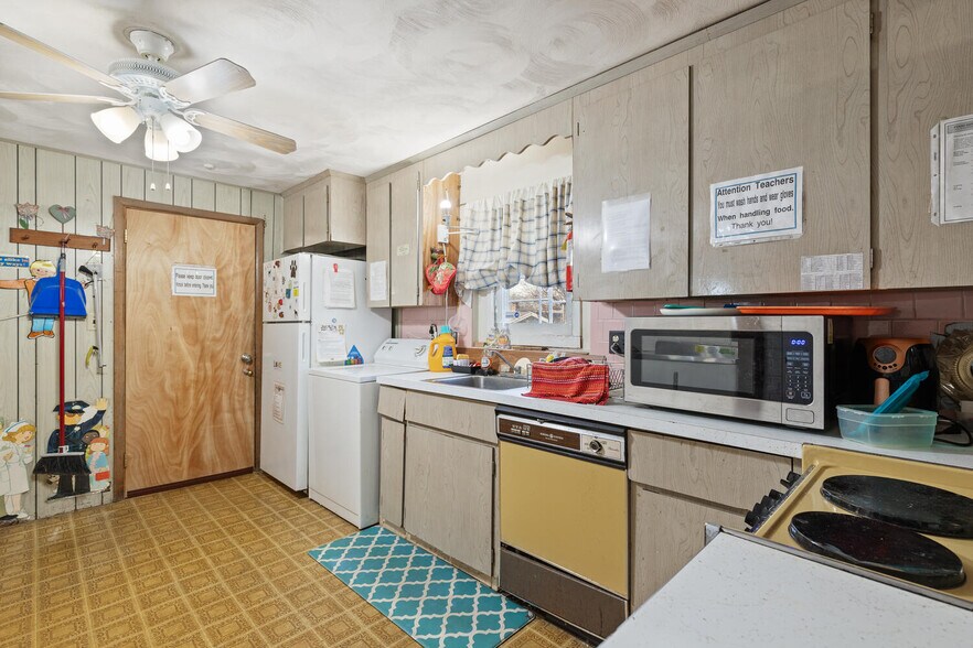 More Photos Of 600 E Ashland St, Brockton Office For Sale