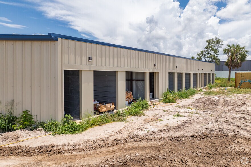 More Photos Of 2419 E 85th St, Palmetto Self Storage For Sale