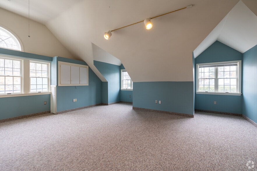 More Photos Of 109 Colon St, Beverly Medical For Lease