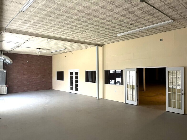 More Photos Of 109 N Chadbourne St, San Angelo General Retail For Sale