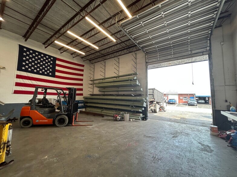 More Photos Of 560 NE 26th Ct, Pompano Beach Warehouse For Lease