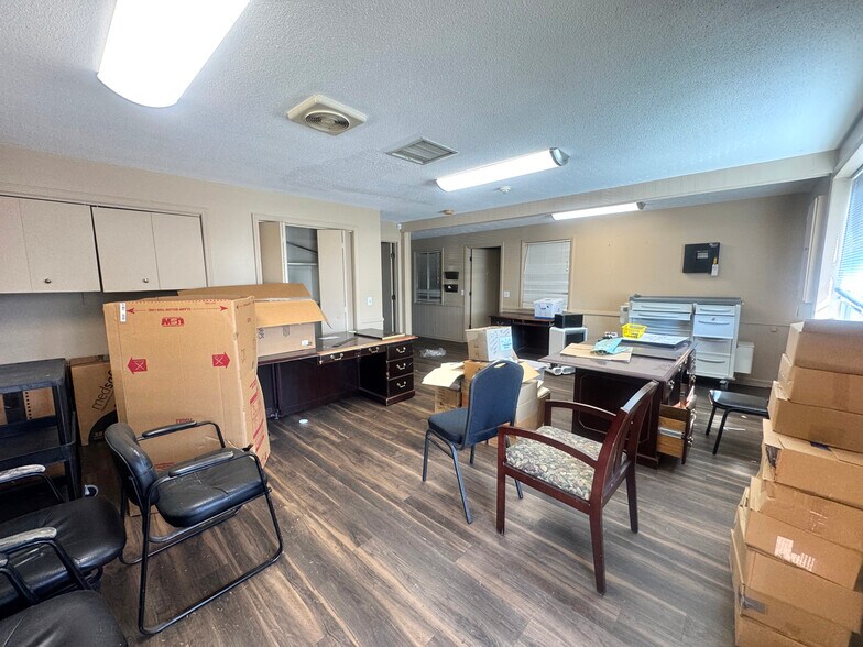 More Photos Of 109 Moran St, Glasgow Office For Lease