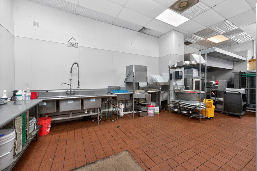 More Photos Of 23064 Harbor View Rd, Port Charlotte Warehouse For Sale
