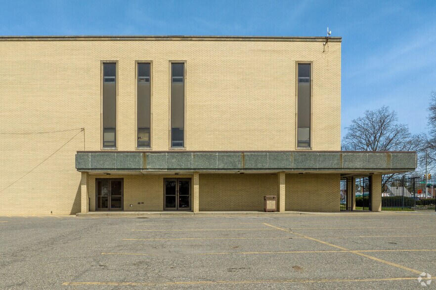 More Photos Of 7616 E Nevada St, Detroit Schools For Lease