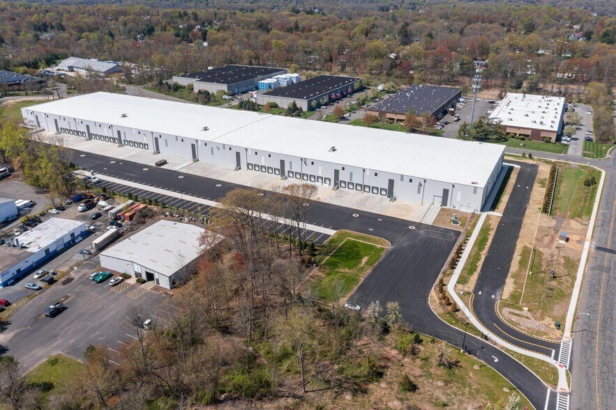 More Photos Of 701-705 Executive Blvd., Valley Cottage Distribution For Lease