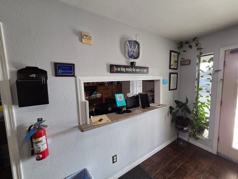 More Photos Of 1339 N Masters Dr, Dallas General Retail For Sale
