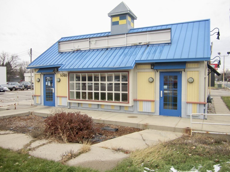 Primary Photo Of 1060 Madison Ave, Mankato Fast Food For Lease