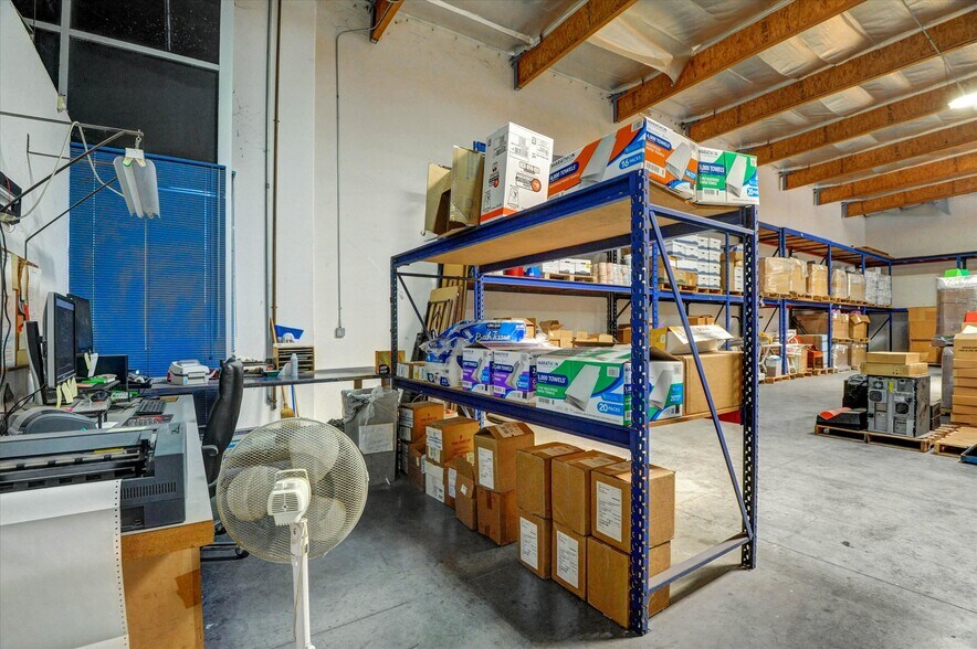 More Photos Of 920 W 10th St, Azusa Warehouse For Sale
