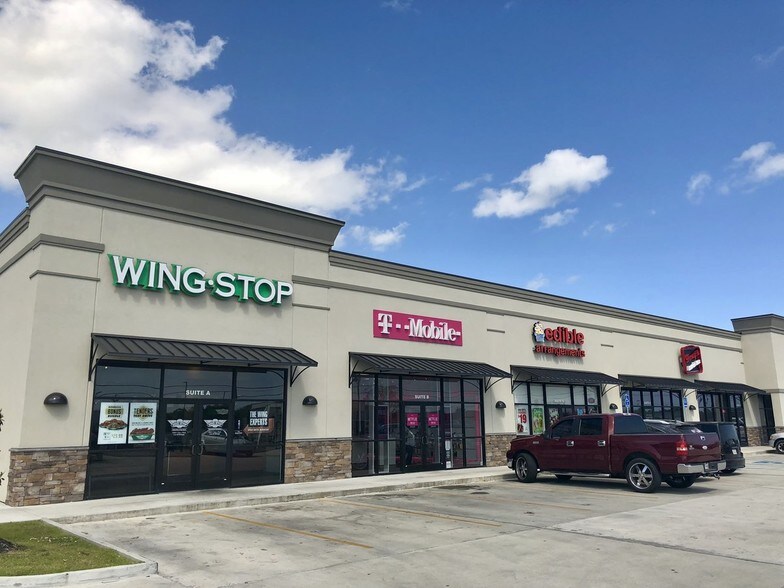 More Photos Of 684-762 E Admiral Doyle Dr, New Iberia Storefront For Lease