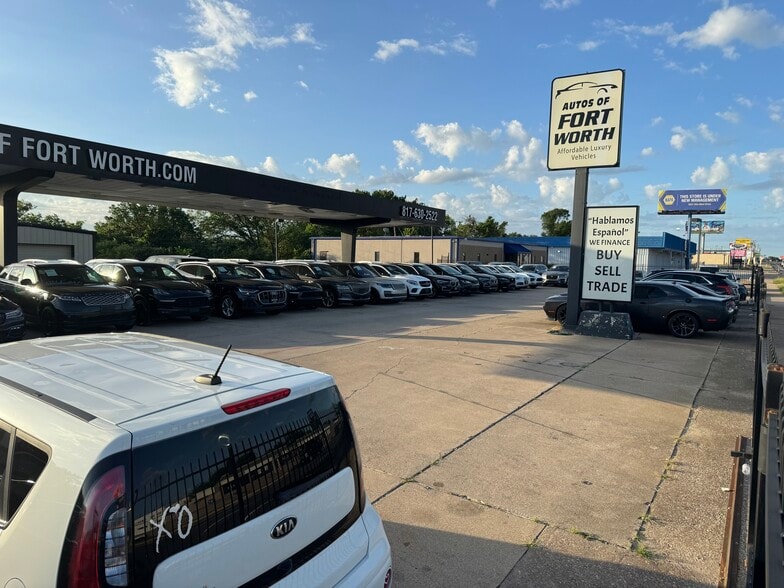 More Photos Of 3001 Alta Mere Dr, Fort Worth Auto Dealership For Lease