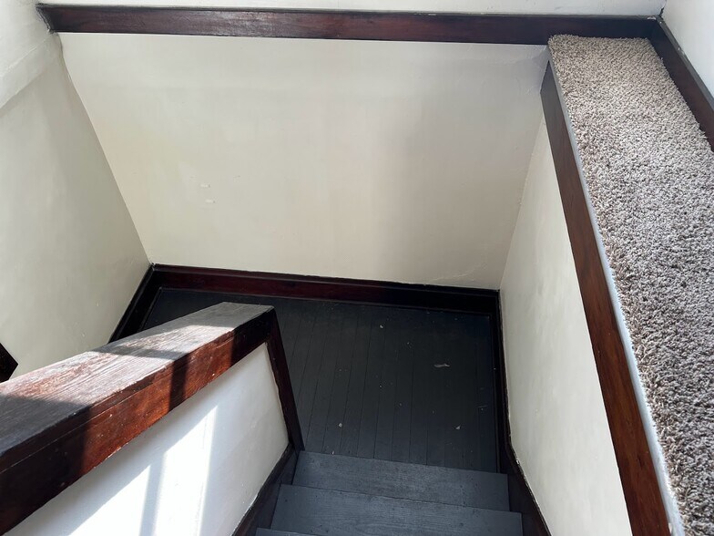 More Photos Of 1511 S High St, Columbus Storefront Retail Residential For Lease