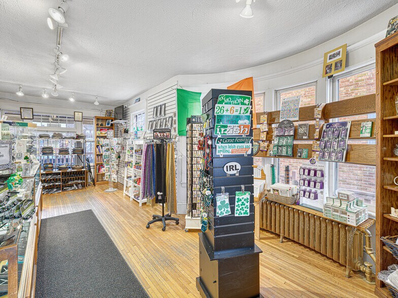 More Photos Of 1124 Grand Ave, Saint Paul Freestanding For Sale