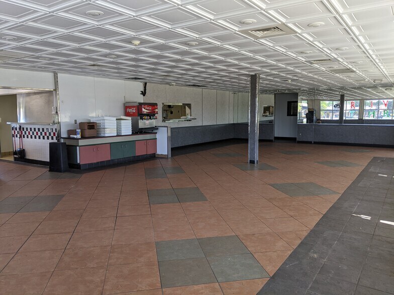 More Photos Of 2007 Hughes Rd, Madison Fast Food For Sale