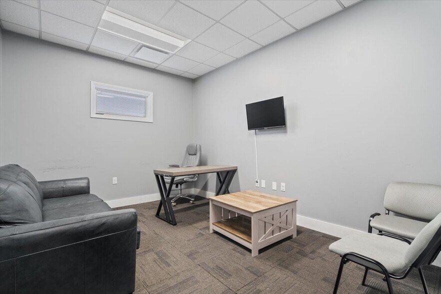 More Photos Of 1415 Shelby St, Indianapolis Office For Sale