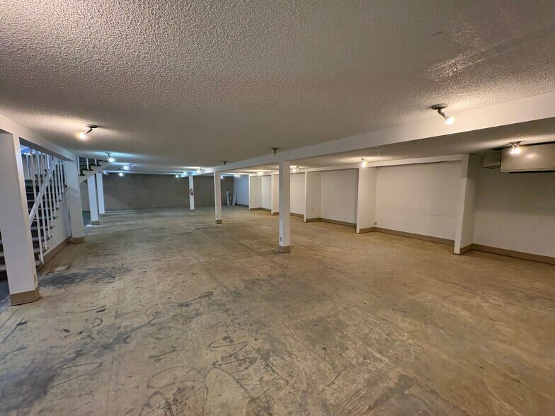 More Photos Of 6800 SW Beaverton Hillsdale Hwy, Portland Freestanding For Lease