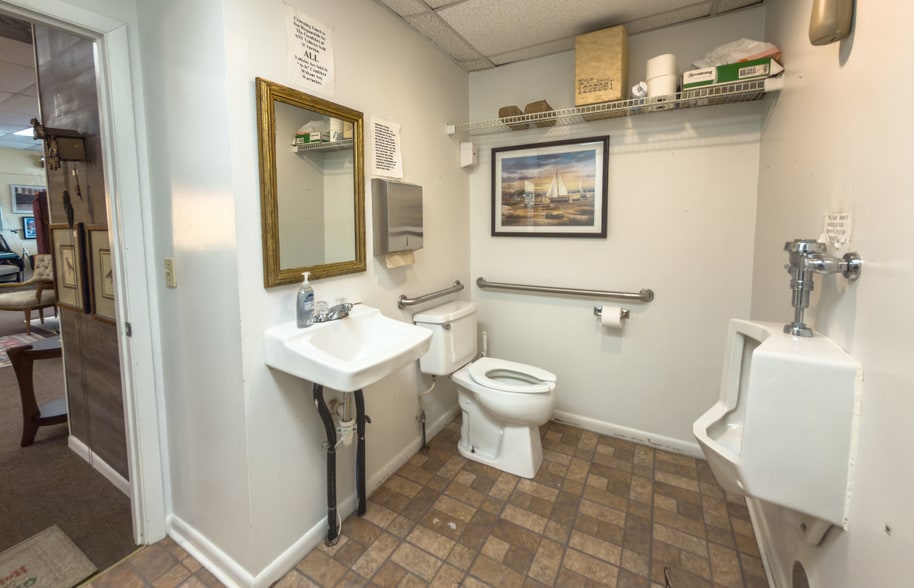 More Photos Of 6712 Williamson Rd, Hollins Freestanding For Sale