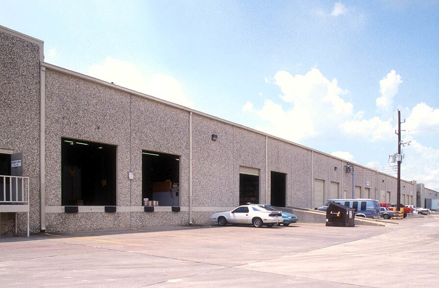 More Photos Of 7240 Brittmoore Rd, Houston Unknown For Lease