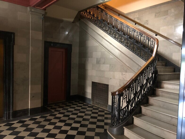 More Photos Of 212 N Market St, Wichita Office For Sale