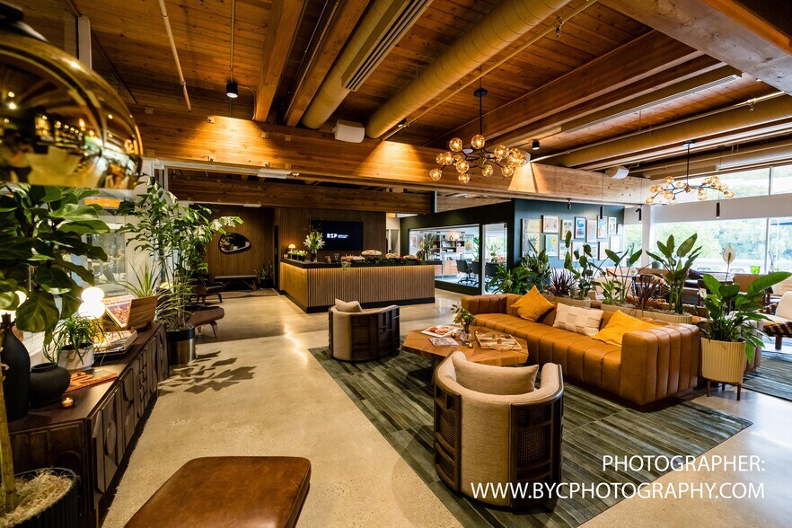 More Photos Of 4444 W Lakeside Dr, Burbank Office For Lease
