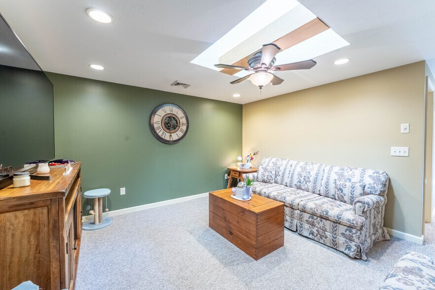 More Photos Of 110 Wauregan Rd, Canterbury Flex For Sale