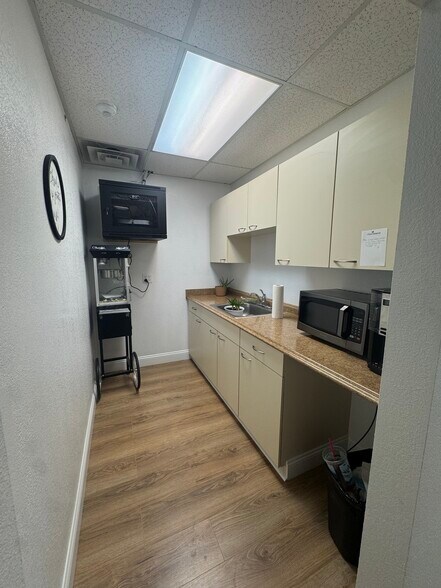 More Photos Of 5605 Riggins Ct, Reno Office For Sale