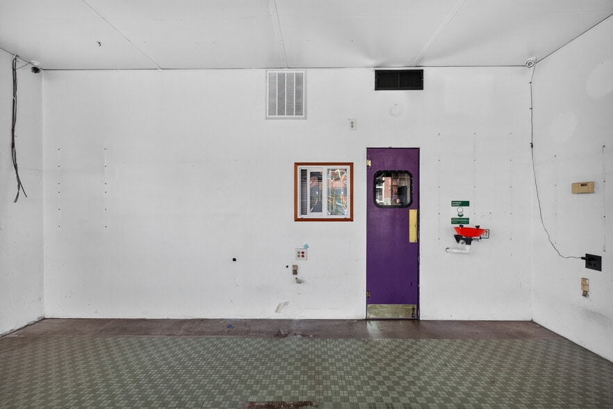 More Photos Of 1058 N State St, Bellingham General Retail For Sale