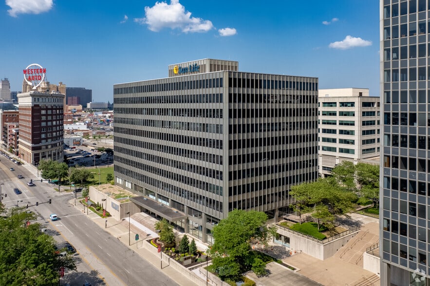 Primary Photo Of 2323 Grand Blvd, Kansas City Office For Lease