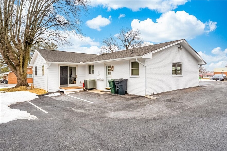 More Photos Of 611 Nursery Rd, Westminster Office For Sale