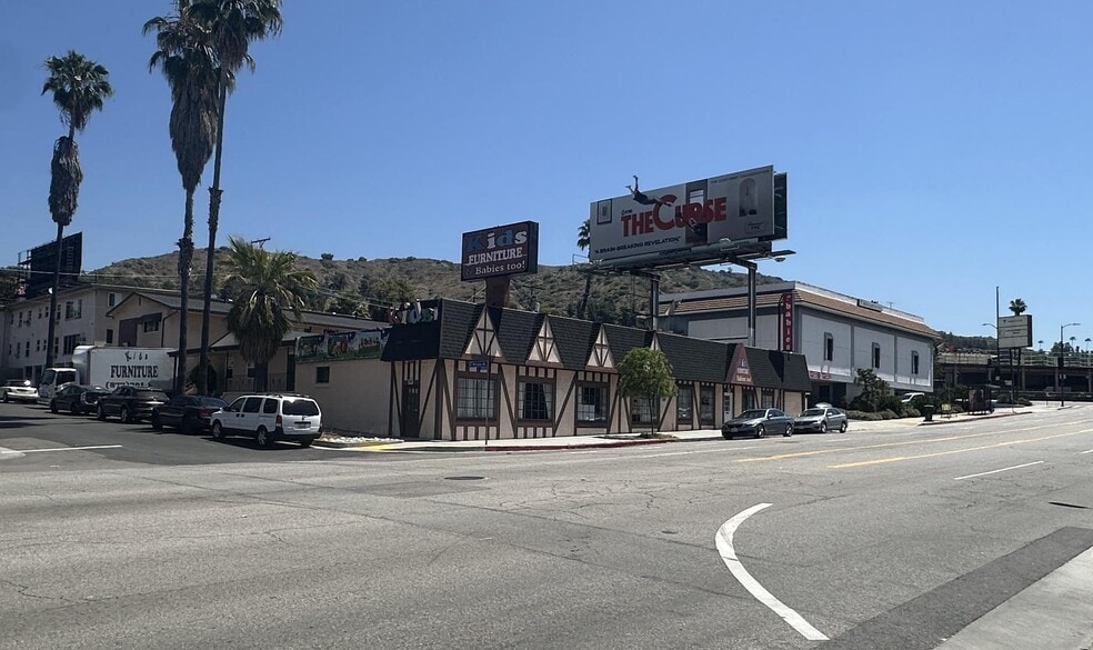 More Photos Of 2751 Colorado Blvd, Los Angeles Restaurant For Lease