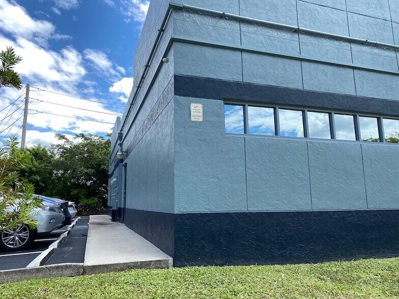 More Photos Of 7351 W Oakland Park Blvd, Fort Lauderdale Office For Sale